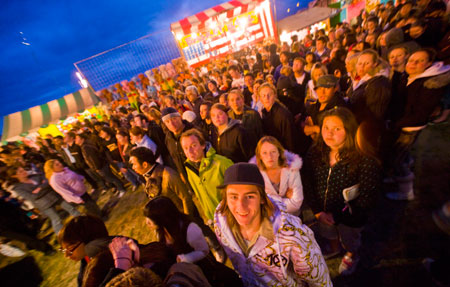 crowd_enjoying_fireworks_at_new_brighton