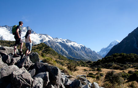 view_to_aoraki_mount_cook_from_the_alpine_memorial_hooker_valley